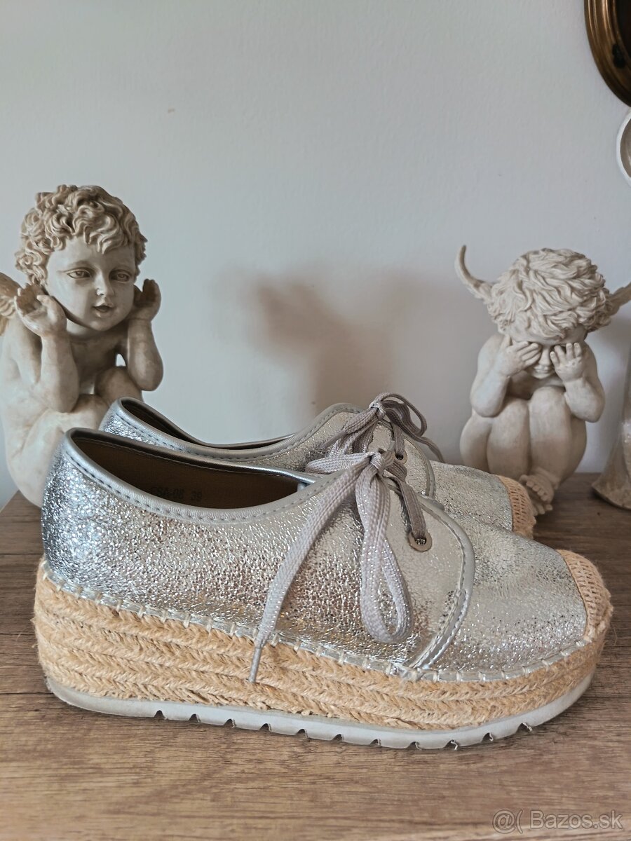 Strieborne espadrilky na platforme