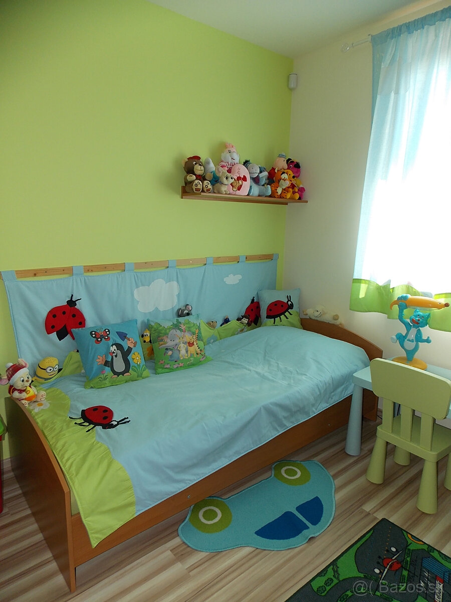 Predáme set - závesy, vreckár na stenu a prehoz na postel