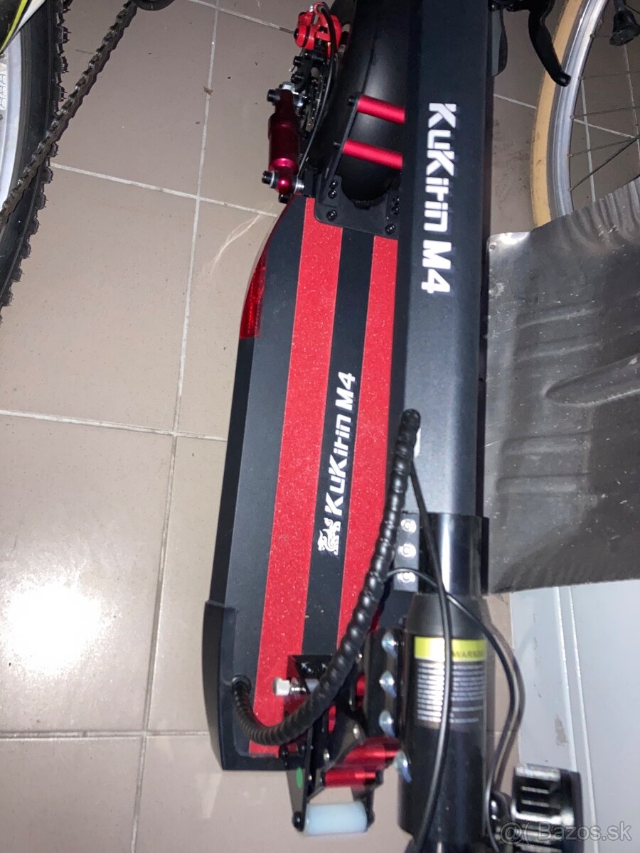 Elektronická kolobezka Kugoo