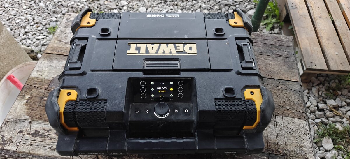 Rádio dewalt tstak