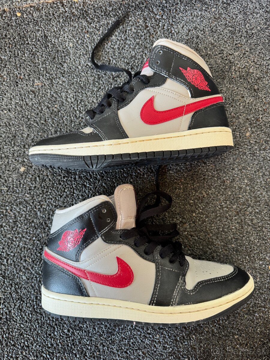 NIKE Jordan 1 mid college grey gym