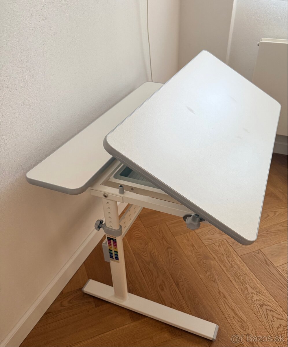 Detsky nastavitelny stol