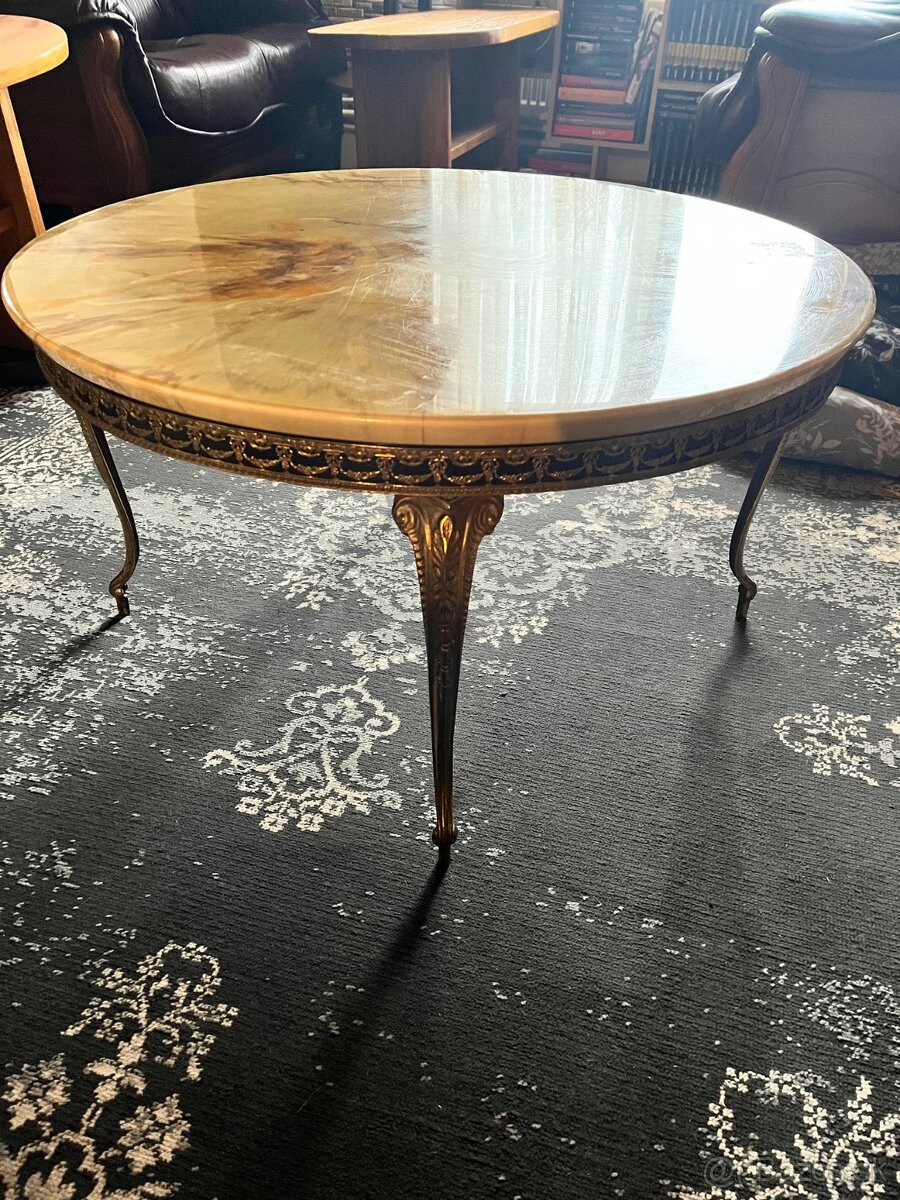 Na predaj starozitny mramorovy stolik