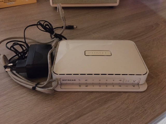 Netgear WNR2200 WiFi router