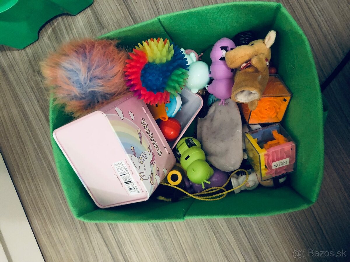 Mix hračiek cena spolu 10” eur