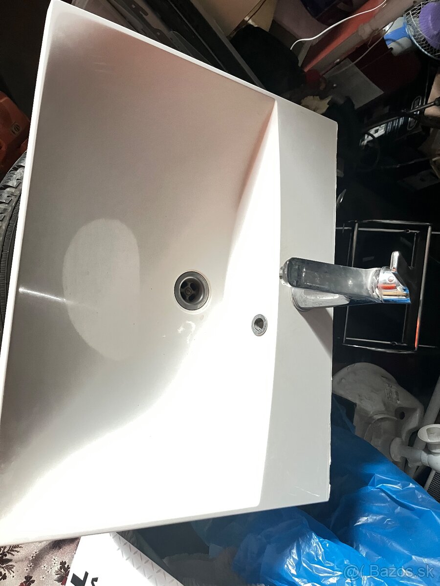 Umývadlo s batériou