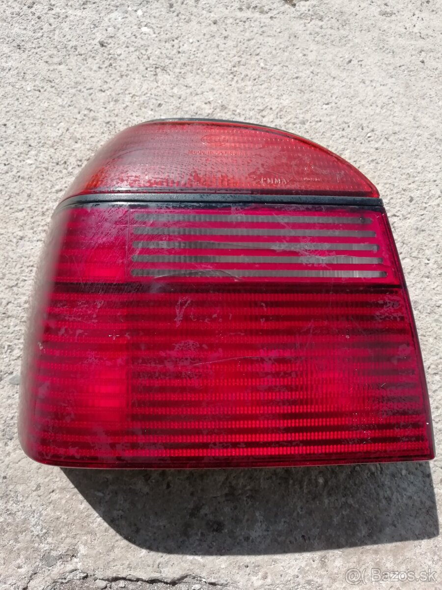 Zadné ľavé svetlo na  VW Golf 3 zachovalé neposkodene