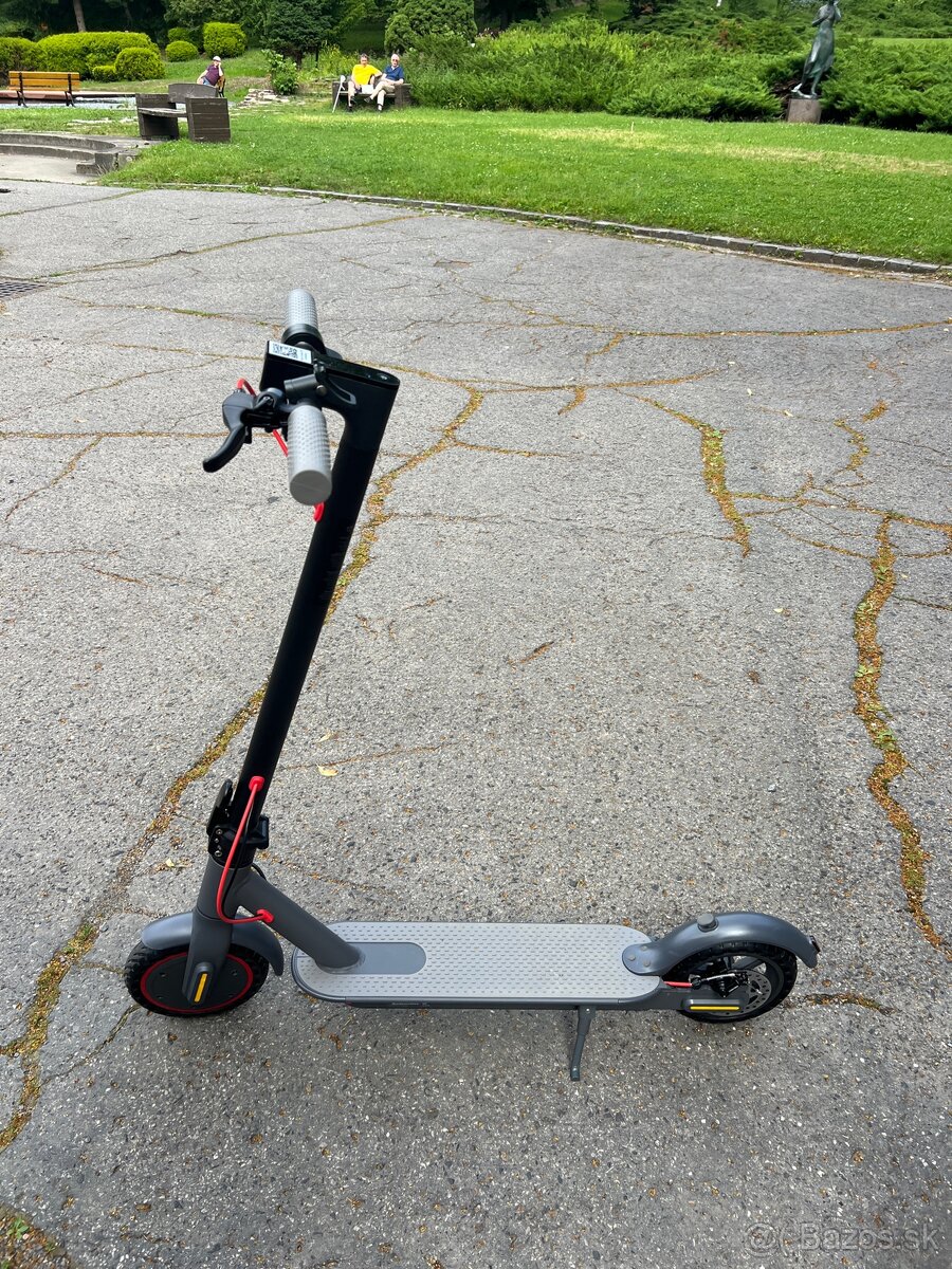 NOVÁ - Elektrická Kolobežka - 350W - 30km/h - NETREBA PZP
