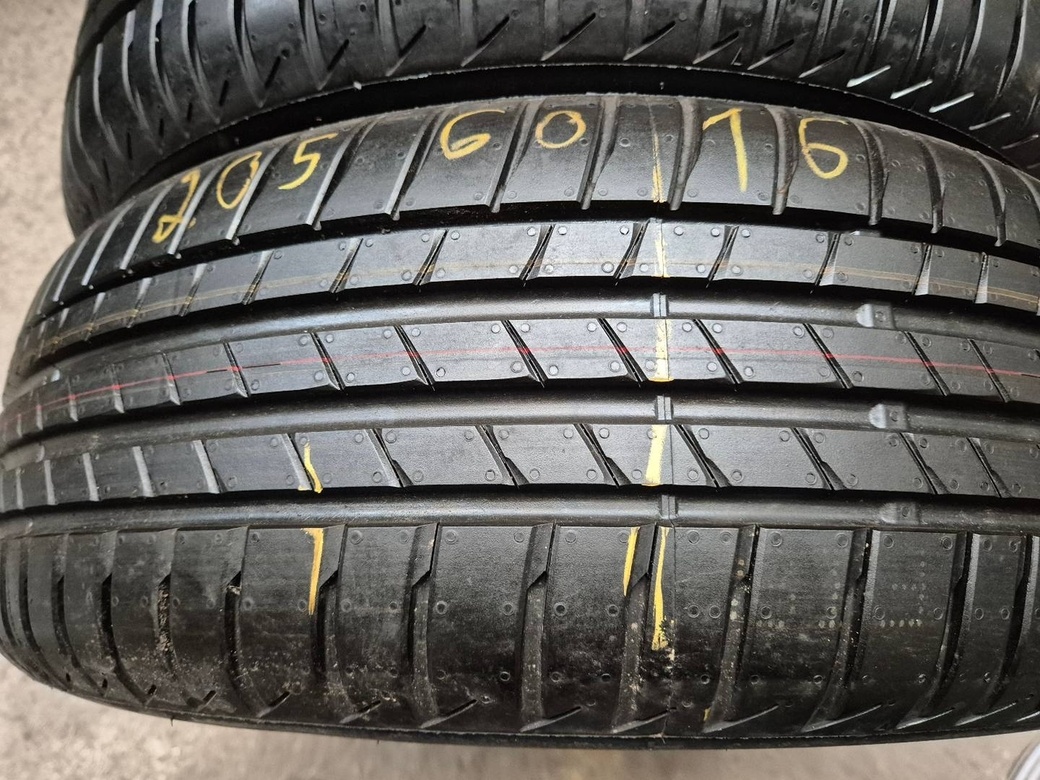 205/60 r16 letné 2 ks BRIDGESTONE z nového auta