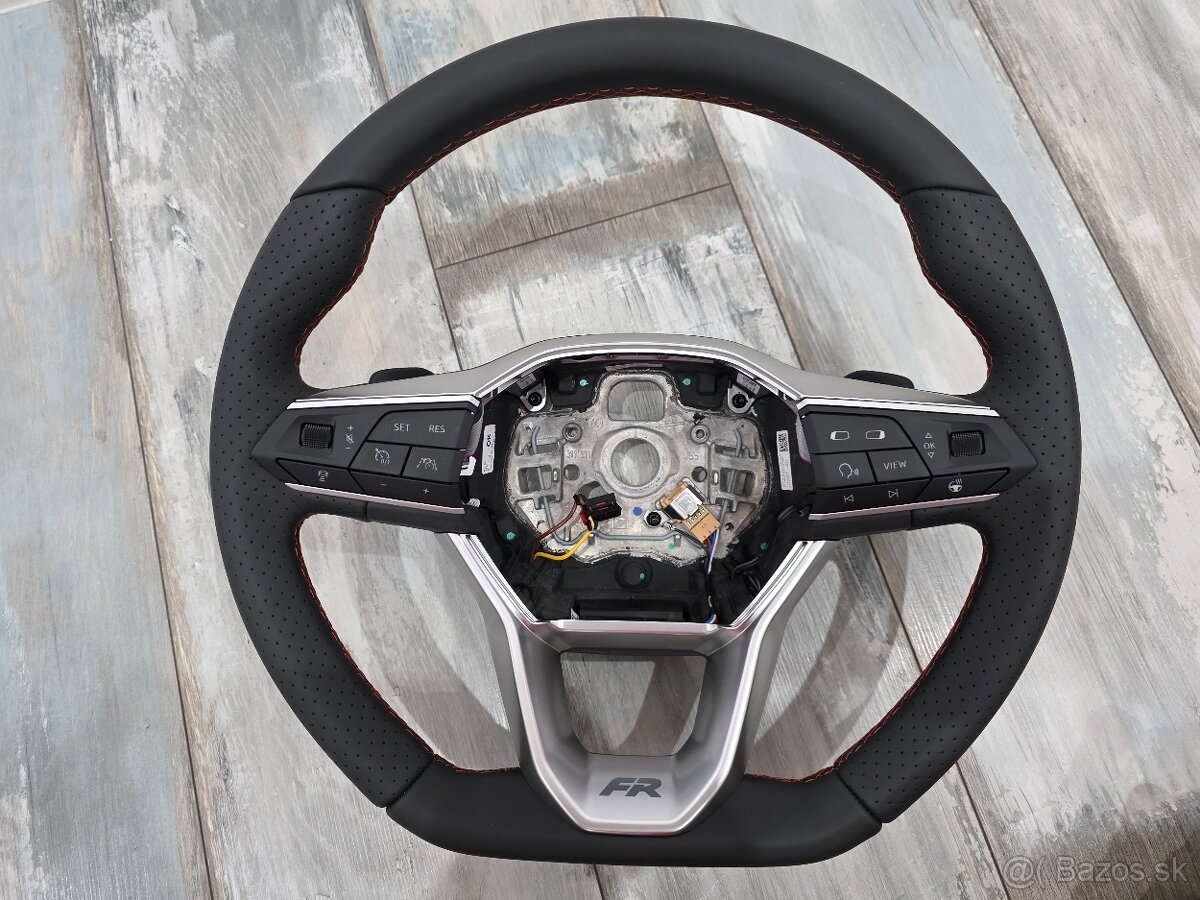 Multifunkcny kozeny Seat volant