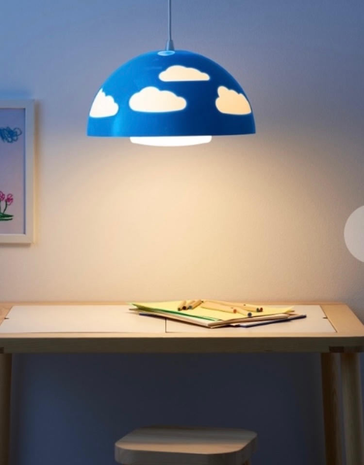 Ikea zavesna lampa Skojig