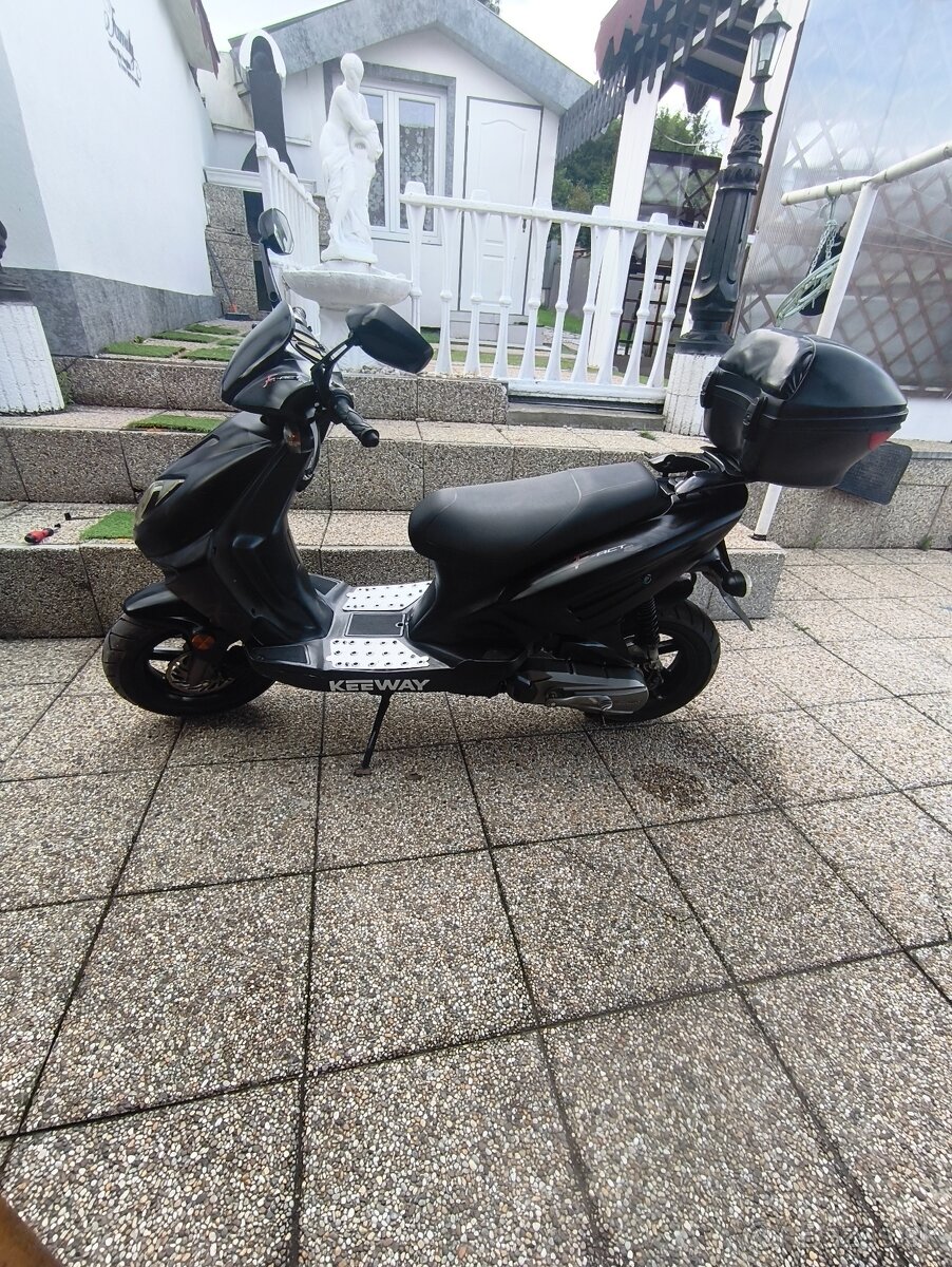 Skúter KEEWAY