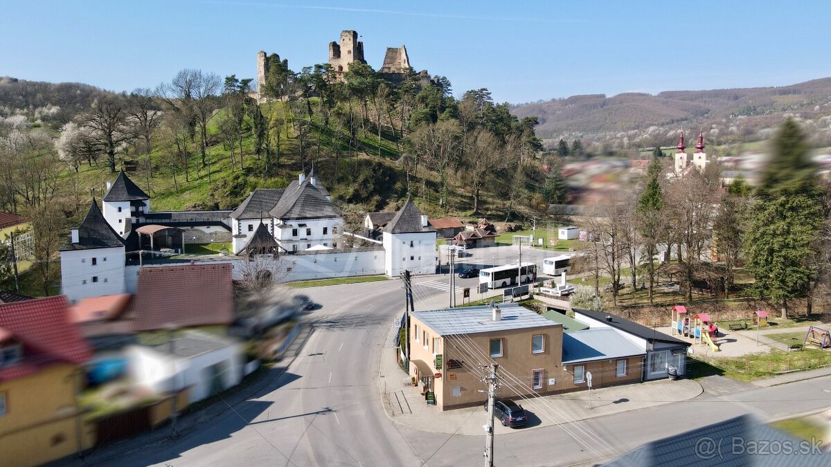 Penzión na námestí s vlastným barom a nenahraditeľným výhľad