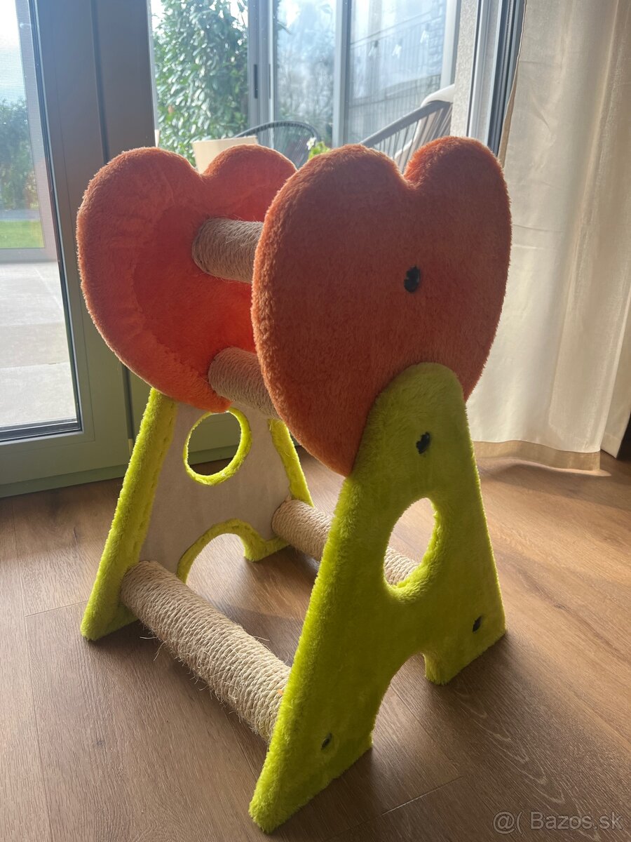 Darujem škrabadlo pre mačku