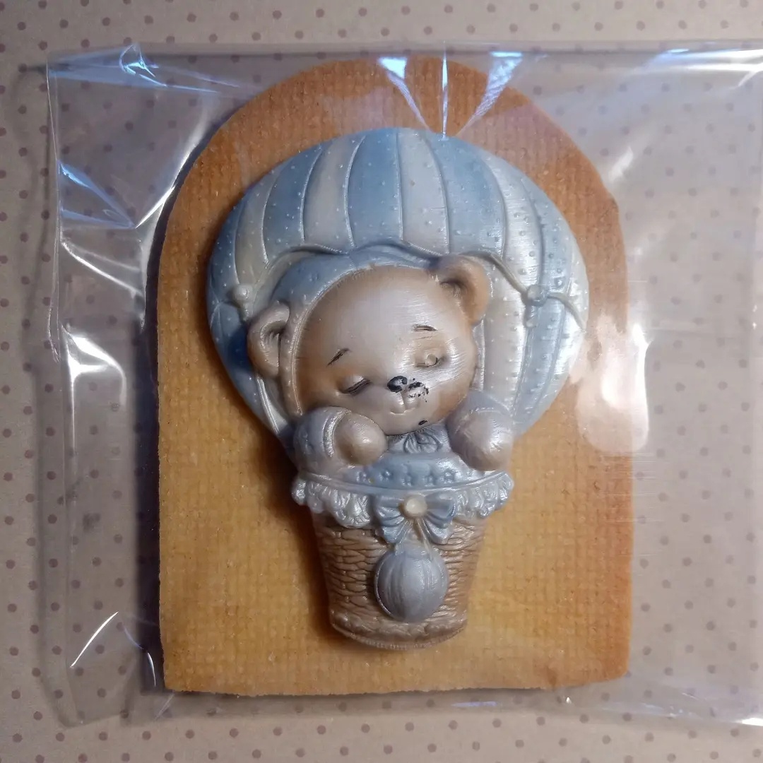 Ručné vyrábané čokolády lepené na maslovéj sušienke