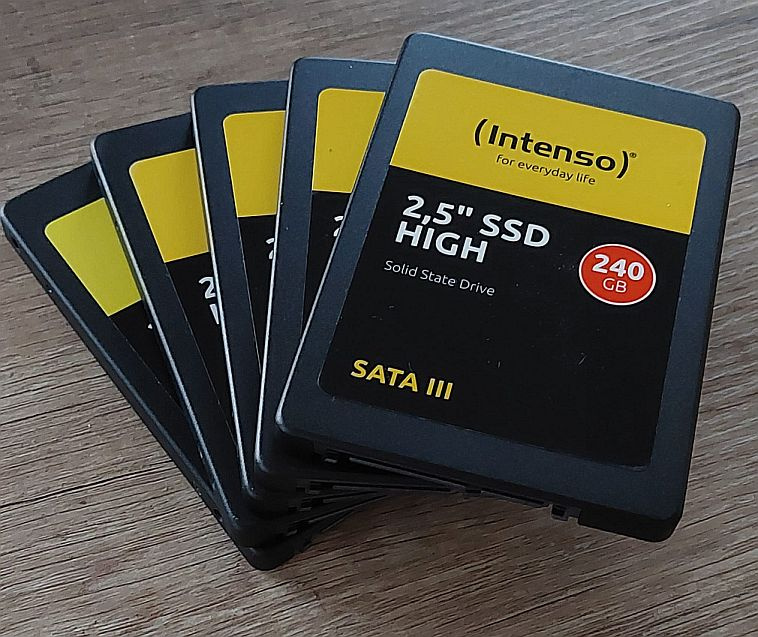 240GB SSD Intenso, SATA III (Novy, nepouživany) 5ks k disp.