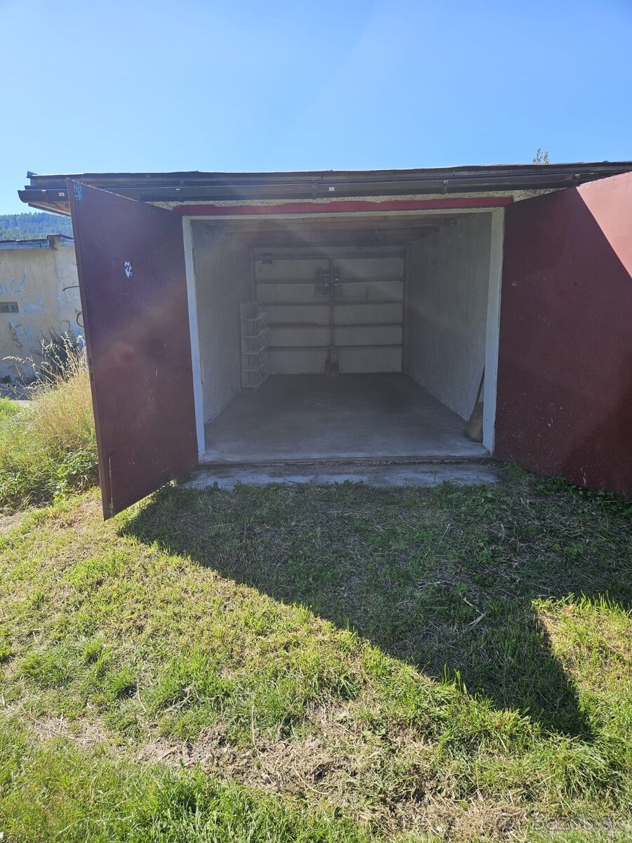 Garáž vo Svite na predaj