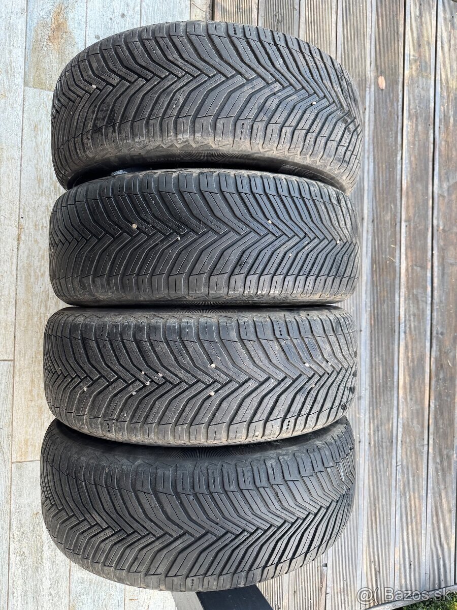 215/55 R17 celorocne pneu Michelin 2023