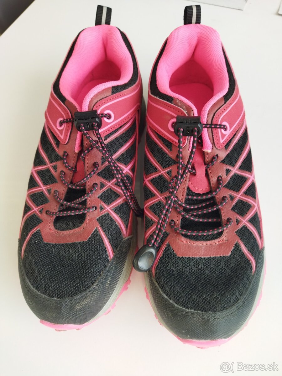 dievčenská športová obuv