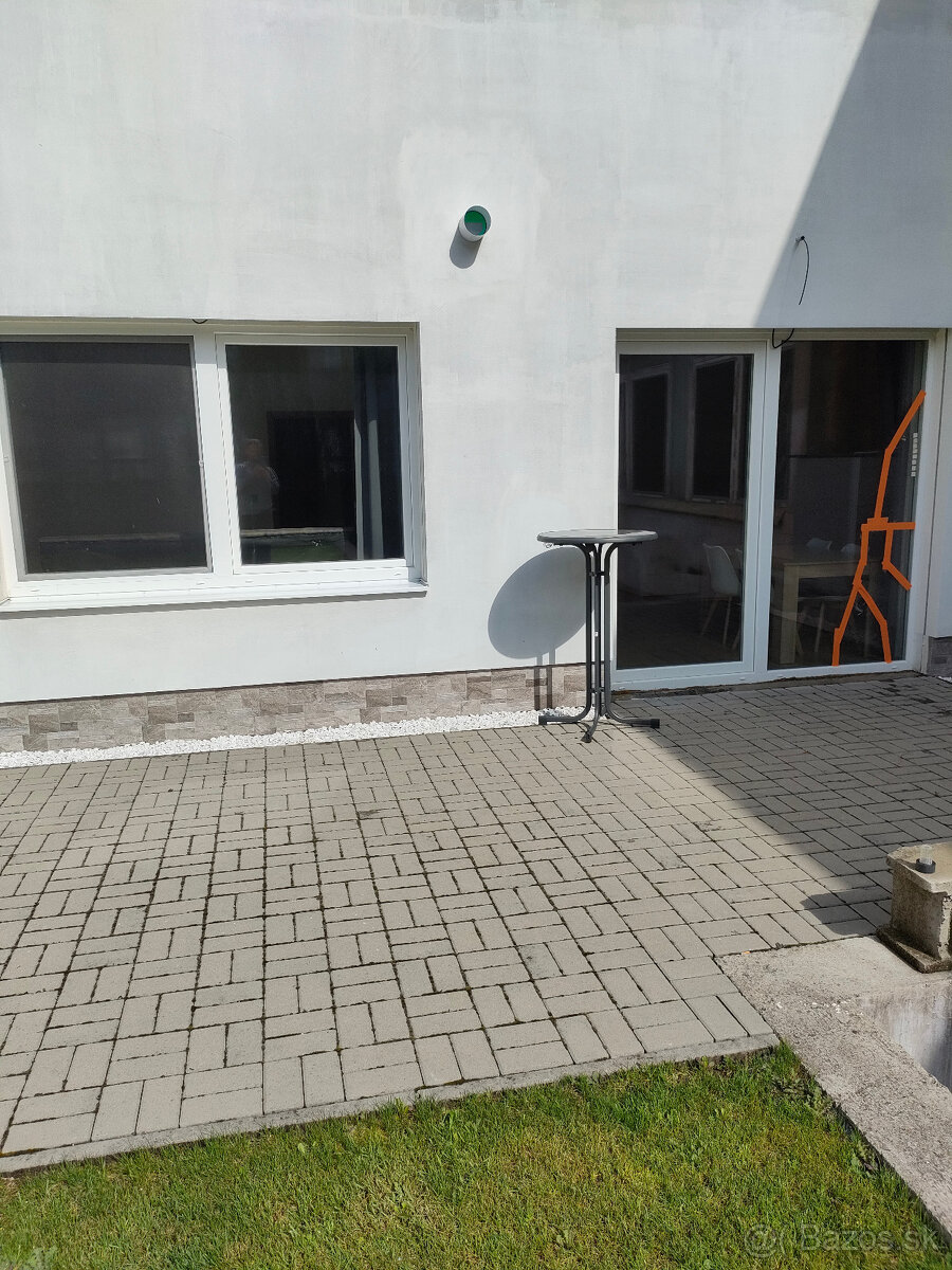Prenajmem 3i apartmán s terasou a parkovacím miestom