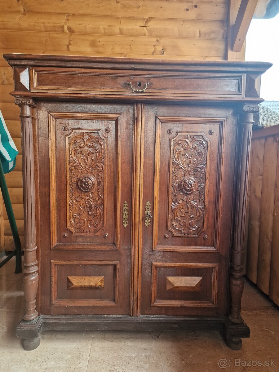 Starožitná komoda