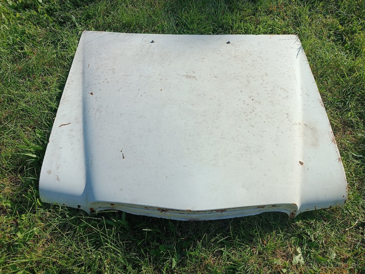 W115 predná kapota