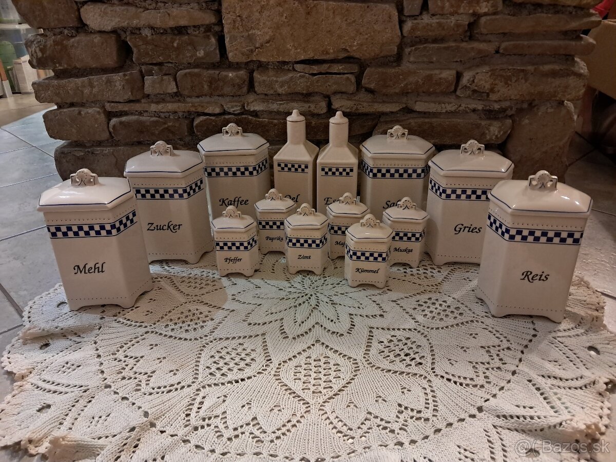Starožitne porcelánové nádobky na pochutiny