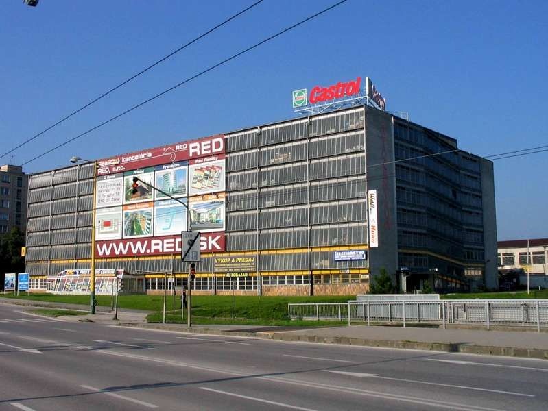 Prenájom prerobeného garážového boxu - bočné otváranie dverí