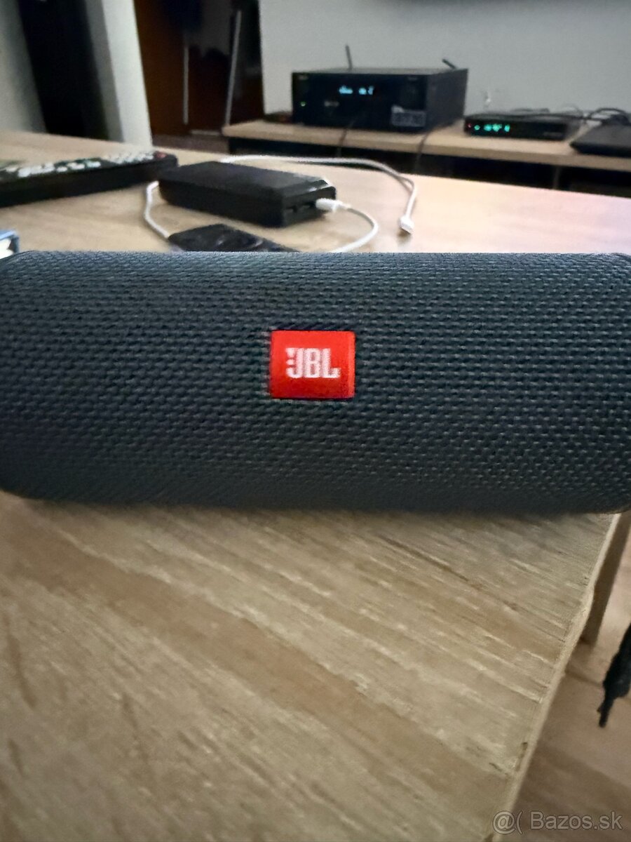 🧨 JBL Bluetooth reproduktor