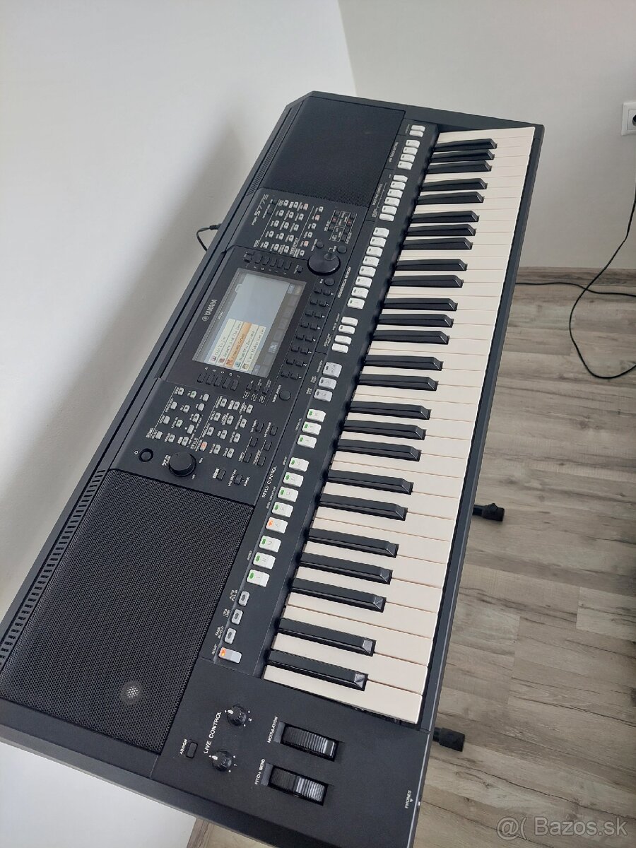 Yamaha Psr S-775
