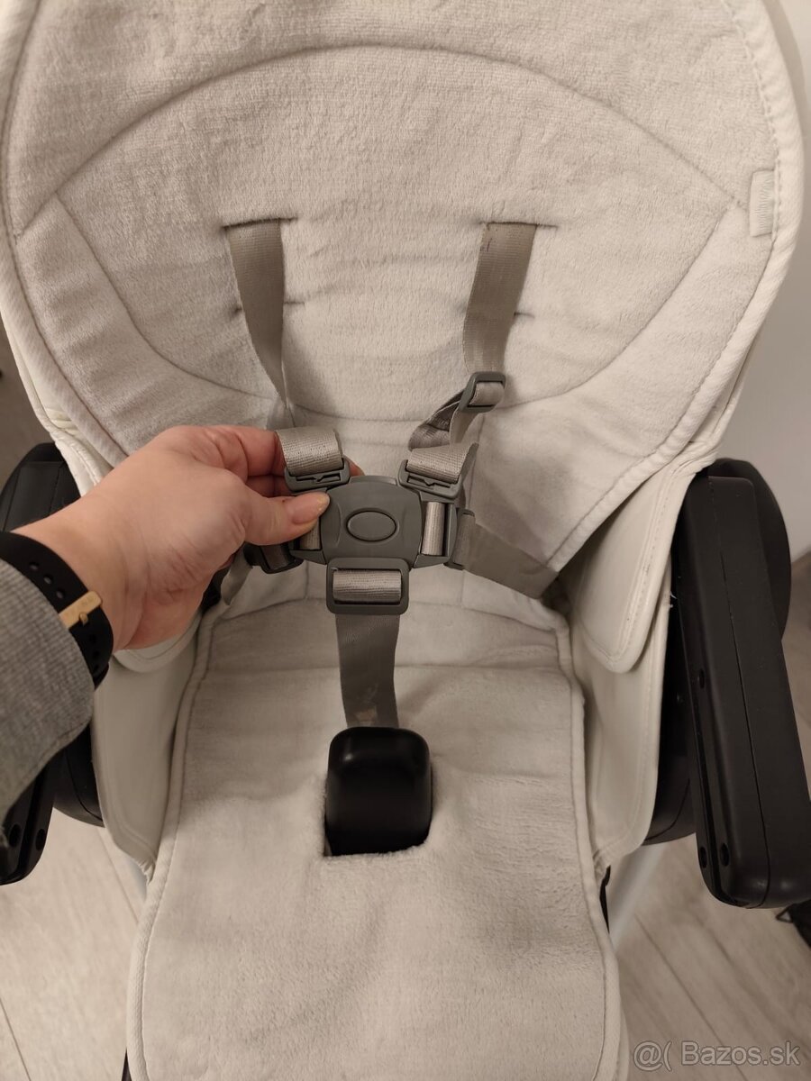 Jedálenská stolička