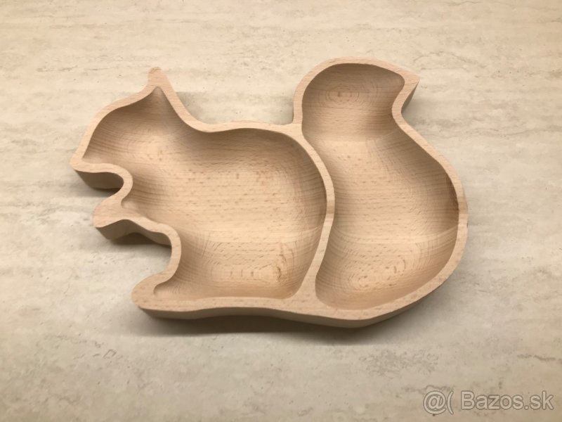 Drevená miska v tvare veveričky