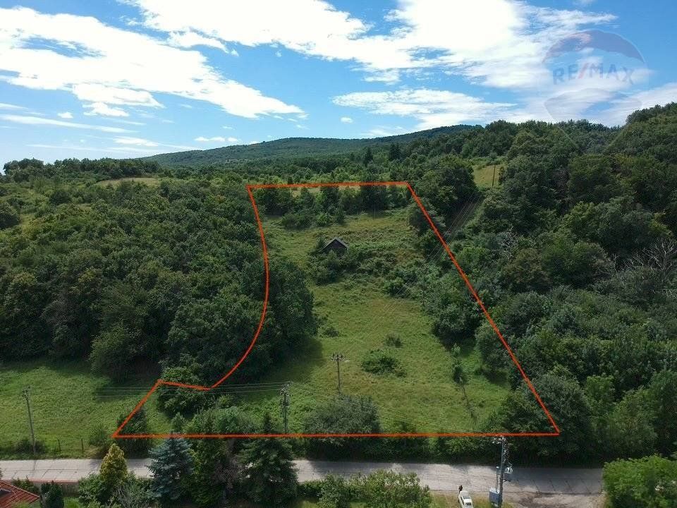 Na predaj 4862 m2 pozemok v Limbachu