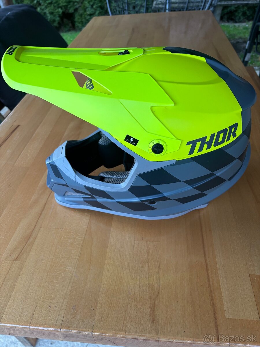 Prilba Thor
