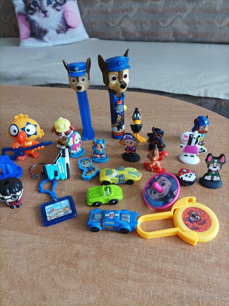 Drobnosti z kinderiek darujem