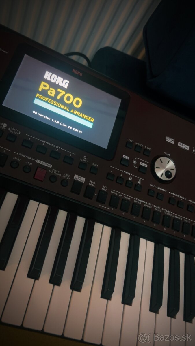 Korg pa700