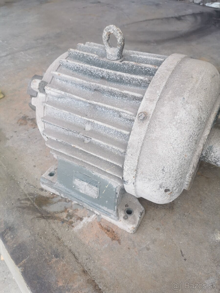 Motor, prevodovka, stavebný výťah