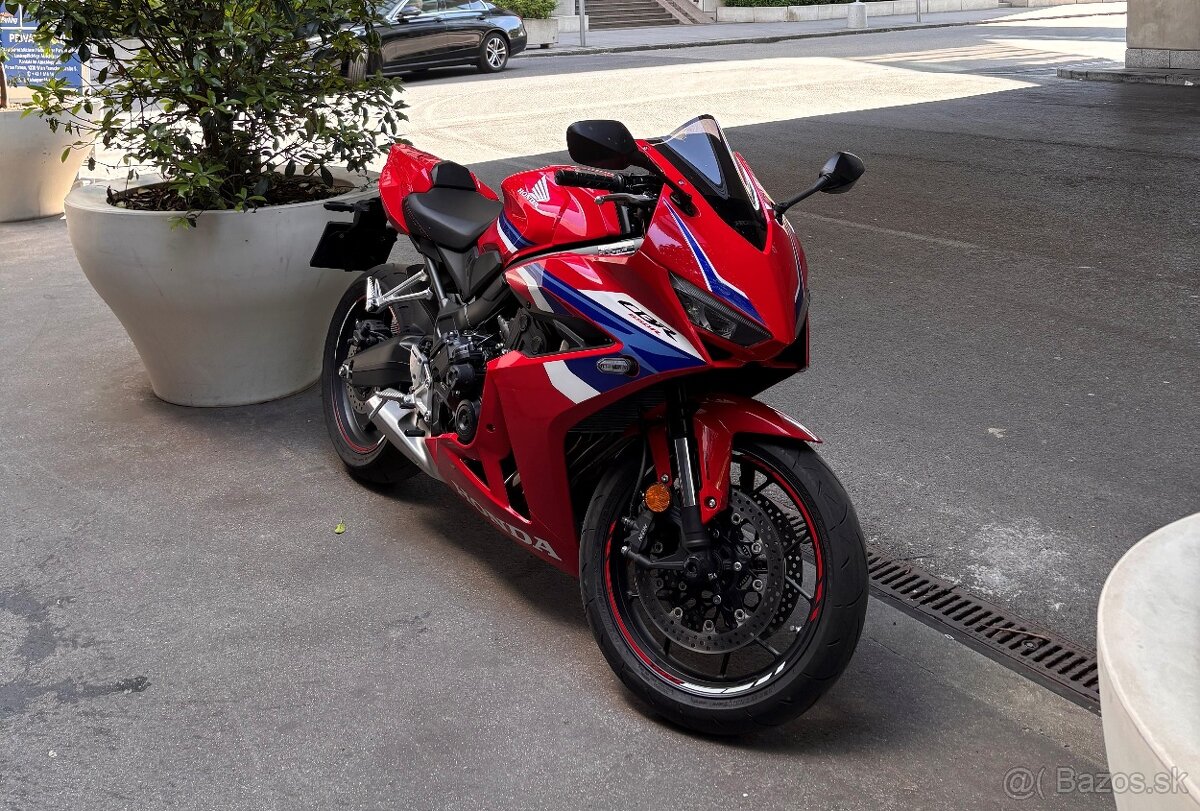 Honda CBR650R 2024 eClutch – TOP stav, Full PPF, A2, od 15.8