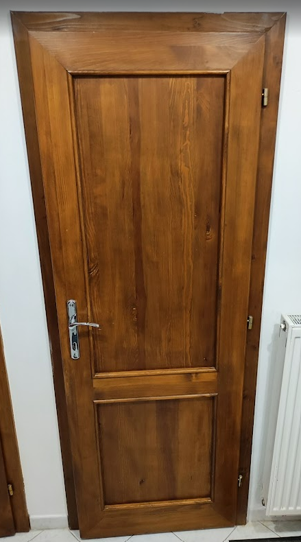 Predám masívne drevené plné dvere (20€/ks so zárubňou)