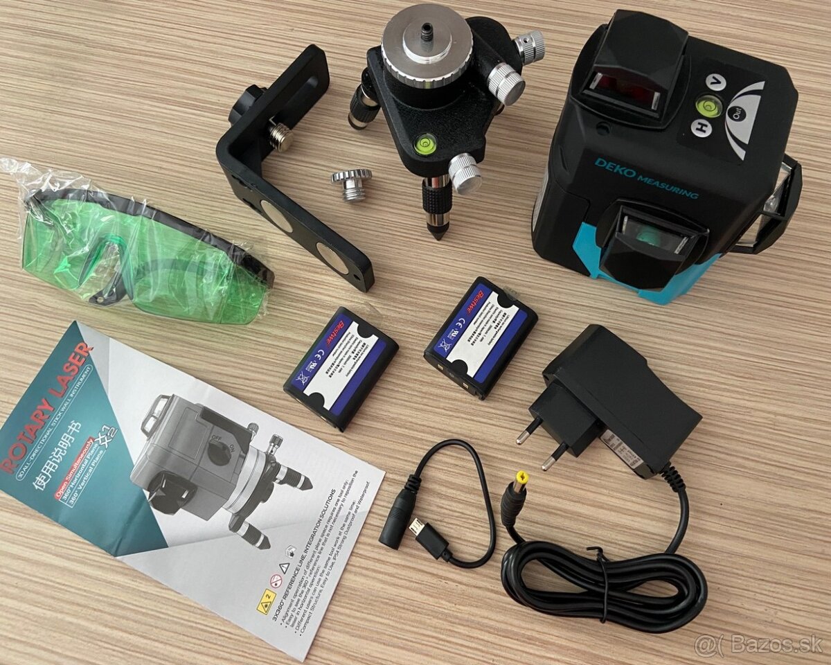 Profi 12 líniový 3D krížový samonivelačný zelený laser DEKO