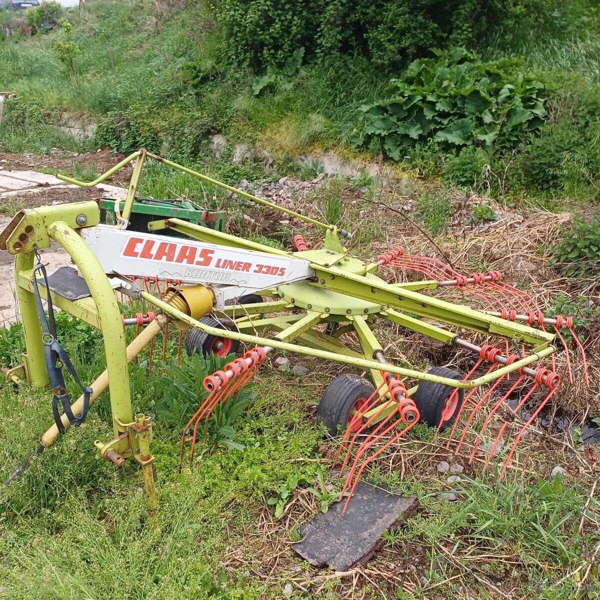 Zhrnovac claas 330 s