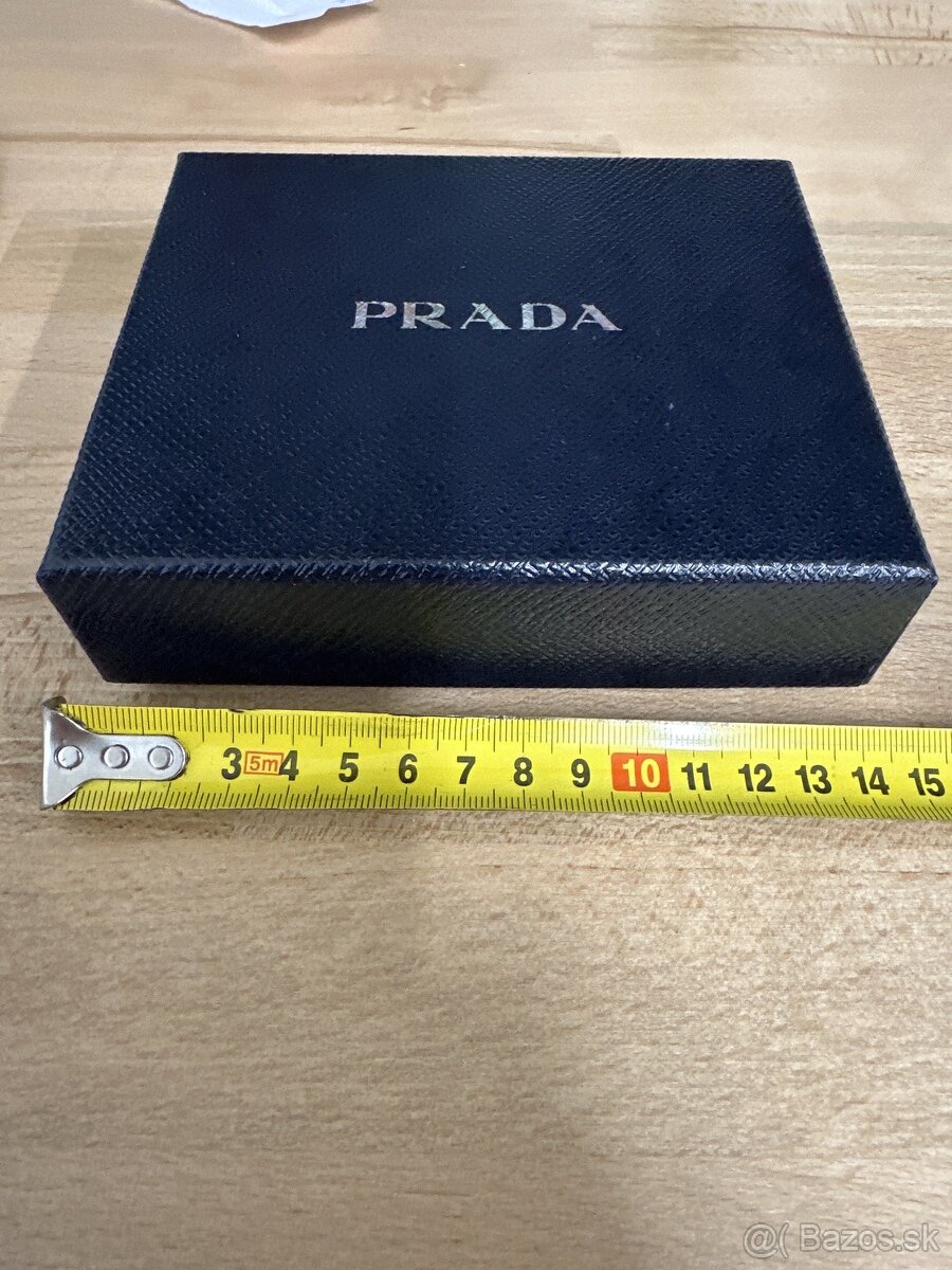 Krabice Apple , Prada