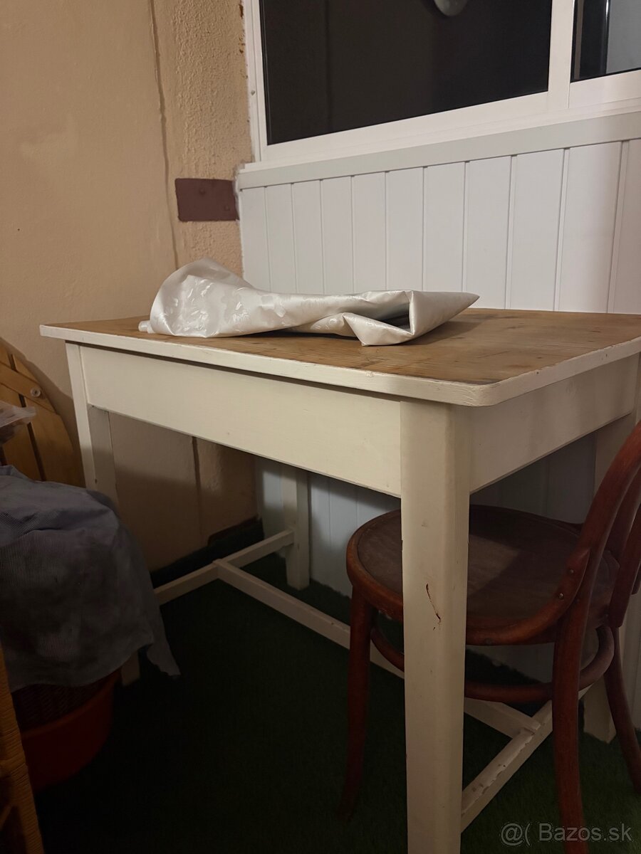 Darujem za odvoz kuchynsky stol