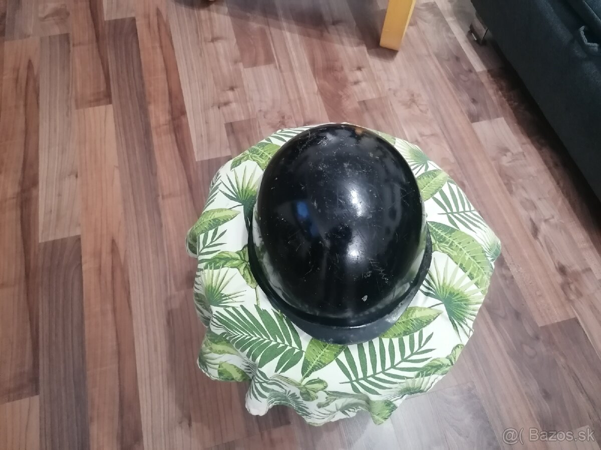 vojenska prilba,petrolejka,nádrž, flasa