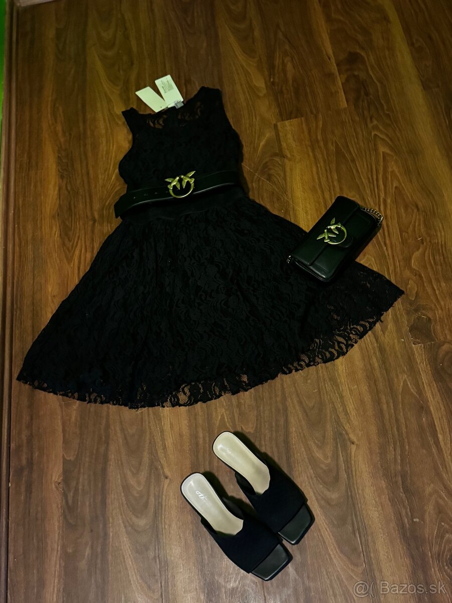 Čierne spoločenské šaty