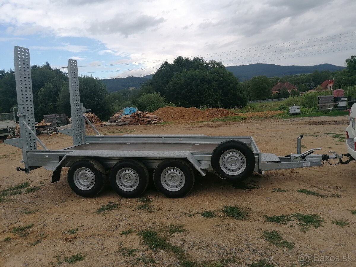 Prívesný vozík pre stavebné stroje