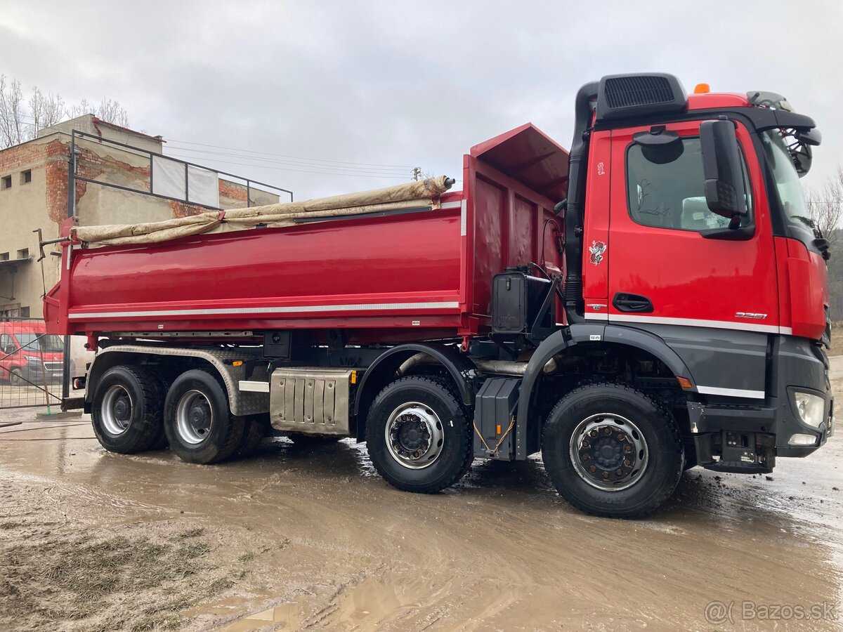 Mercedes Arocs 3251, Sklapač 8x4