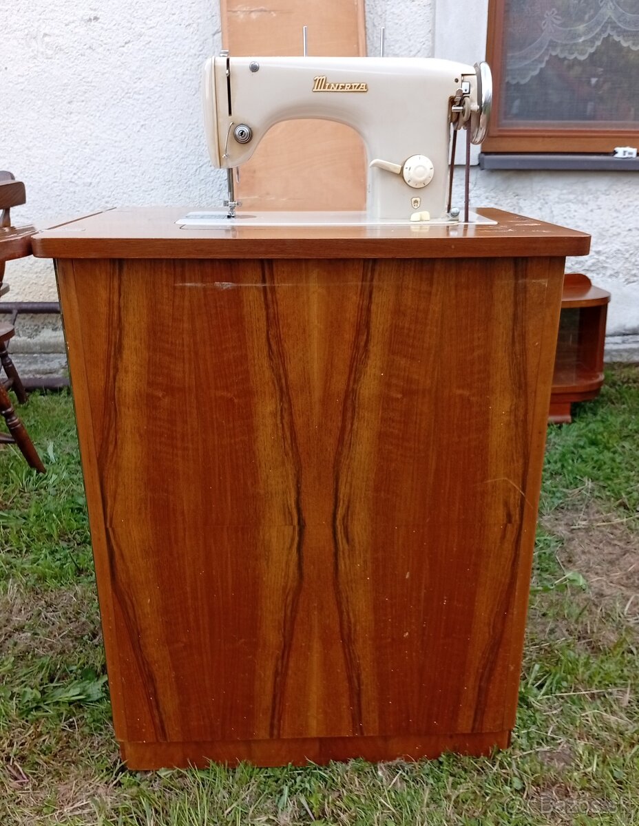 Minerva šijací stroj