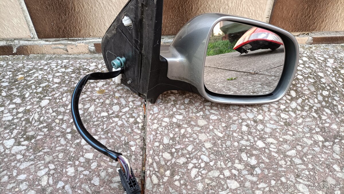Predám spãtne zrkadlo Volkswagen golf4
