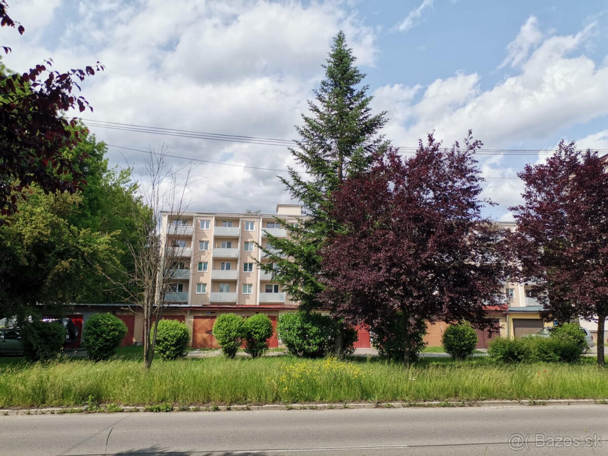 Prenájom 2 izbového bytu s balkónom, L. Sáru, Brezno